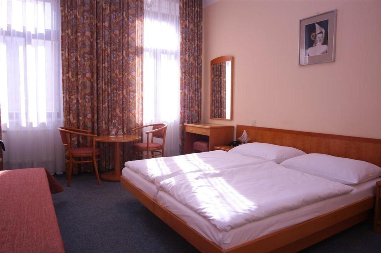 פראג Hotel Dalimil מראה חיצוני תמונה