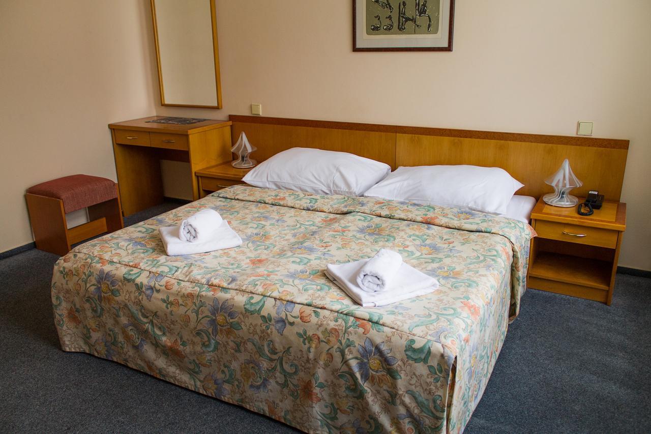 פראג Hotel Dalimil מראה חיצוני תמונה